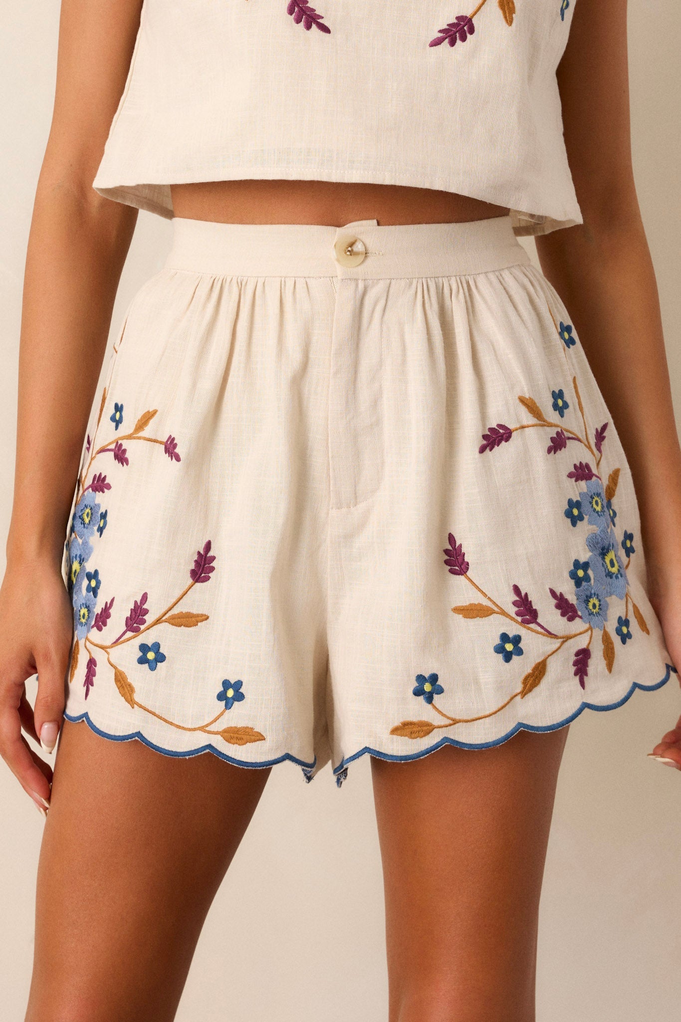 Who Knew Natural Floral Embroidered Scallop Hem Shorts