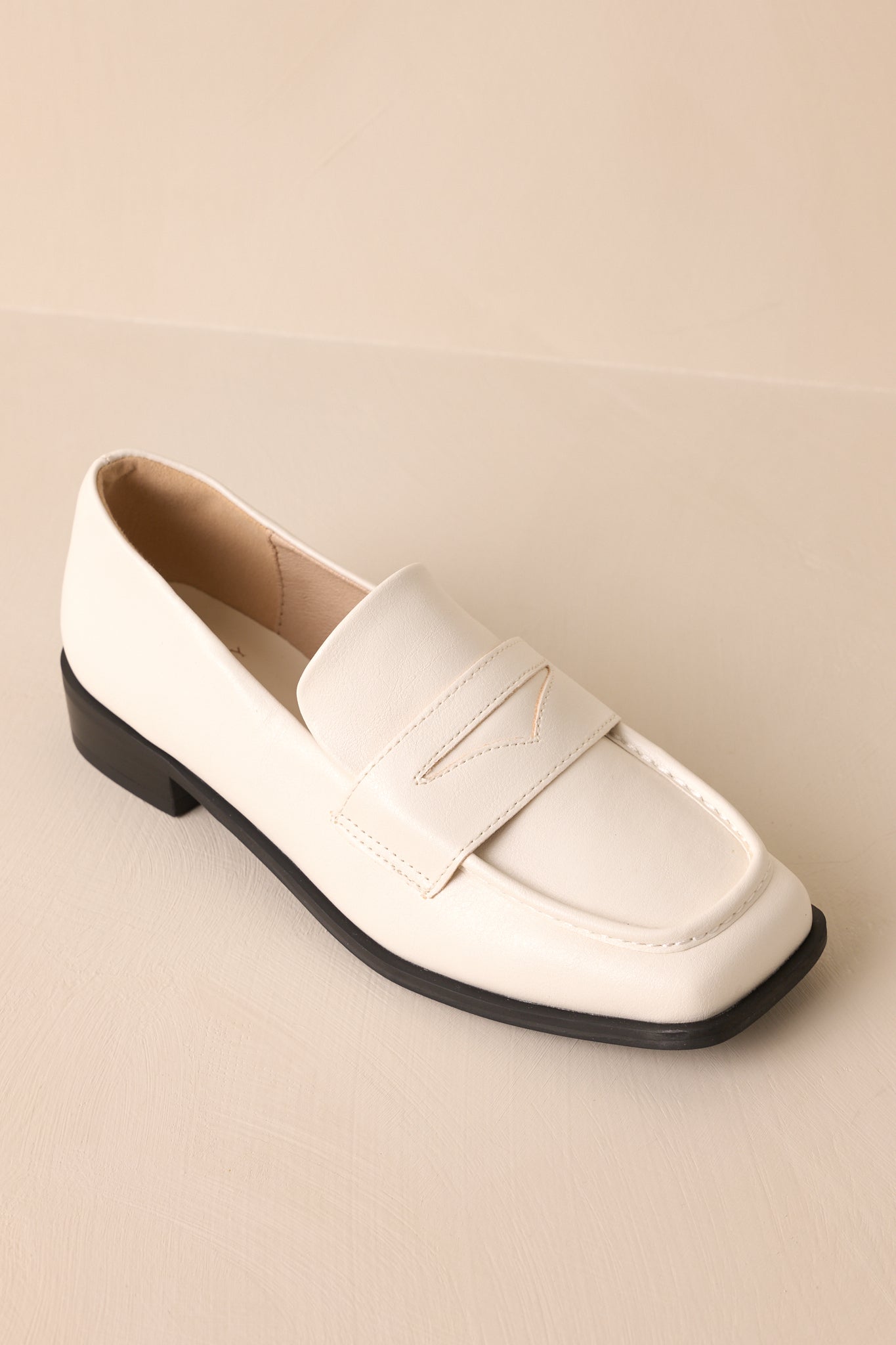 Good Memory White Loafers