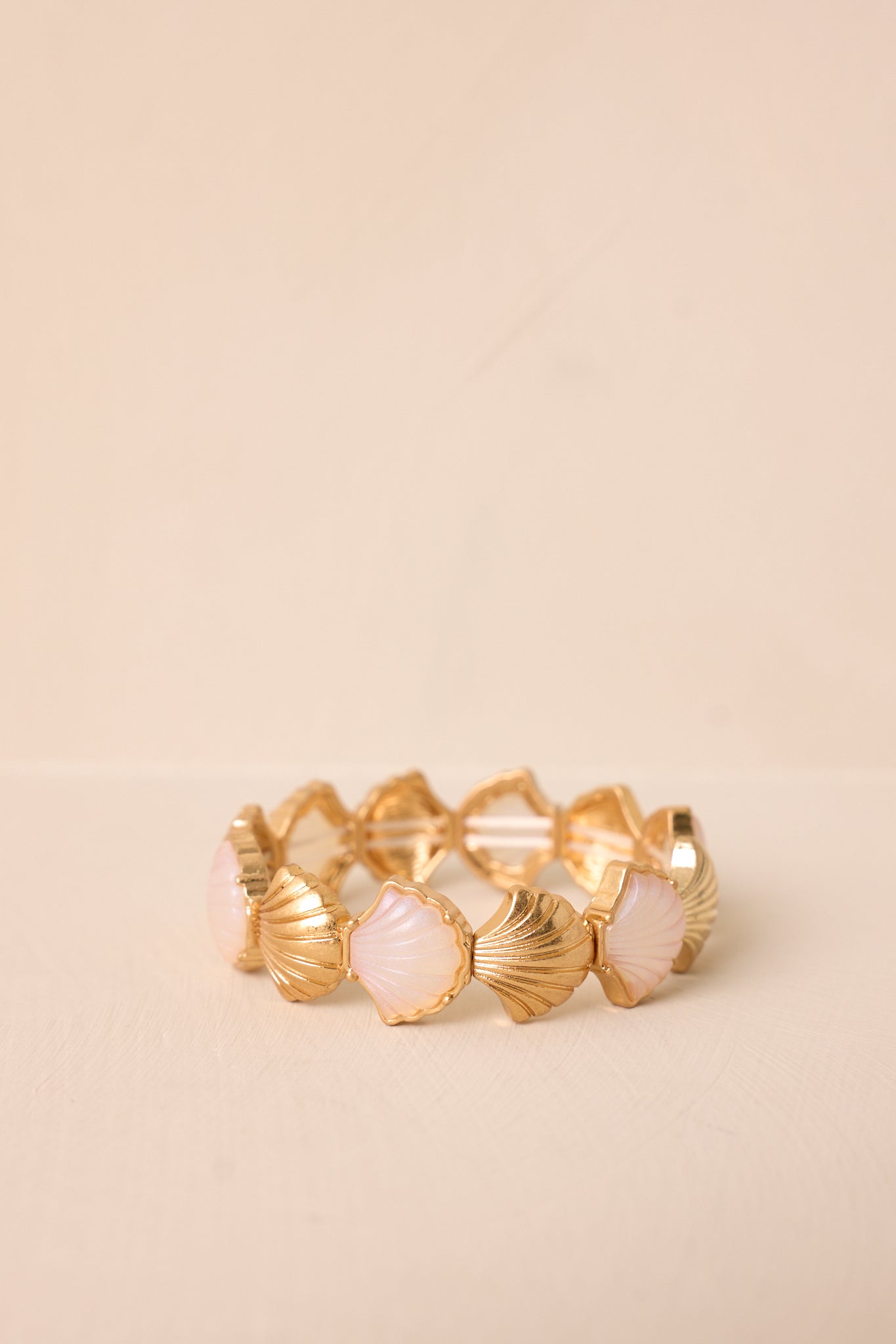 Coastal Whispers Gold & Pearlescent Seashell Bracelet