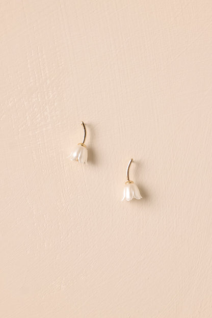 Heirloom Bloom Ivory Pearlescent Flower Drop Earrings