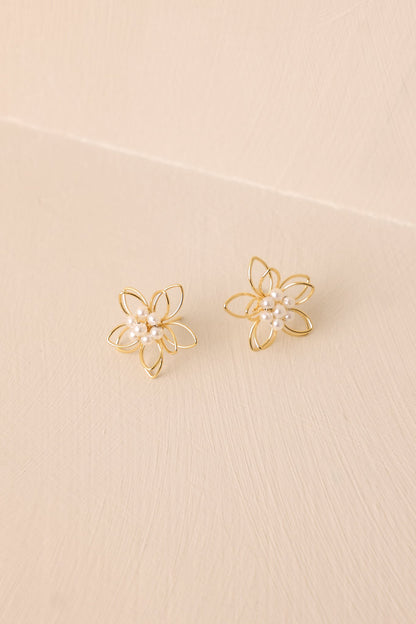Honeybee's Delight Gold & Ivory Pearl Flower Earrings