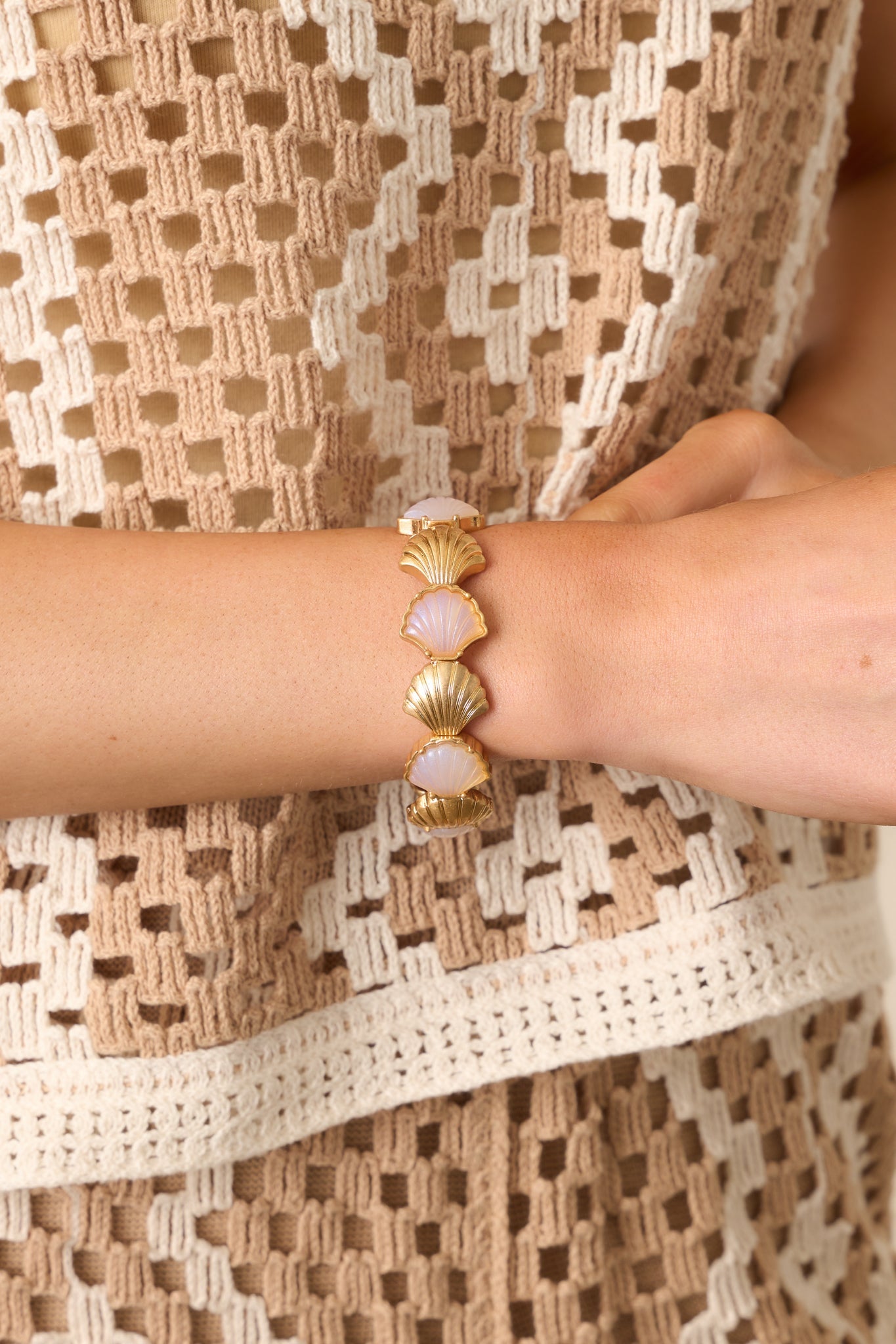 Coastal Whispers Gold & Pearlescent Seashell Bracelet