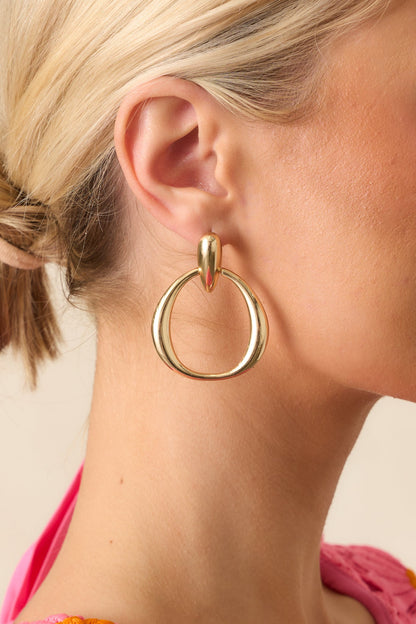 Kind Of A Big Deal Gold Circle Drop Link Earrings